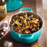 LE CREUSET - 24cm Round Casserole 4.2L Bleu Caraibes 21177241702430 LE CREUSET - 24cm Round Casserole 4.2L Bleu Caraibes 21177241702430